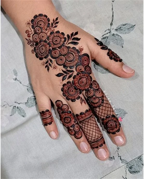 Loop Inspired Grand Back Hand Mehndi Design Loop Inspired Grand Back Hand Mehndi Design